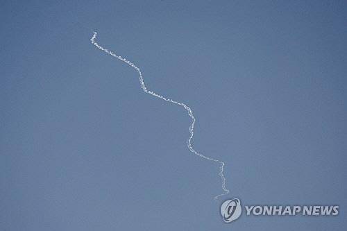 레바논에서 발사된 로켓을 요격하기 위해 작동하는 이스라엘 다윗의 돌팔매[로이터=연합뉴스]